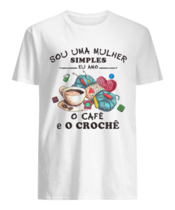 Sou Uma Mulher Simples Eu Amo o Cafe E O Croche  Classic Men's T-shirt