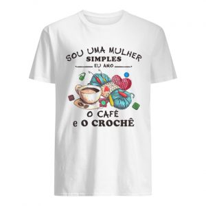 Sou Uma Mulher Simples Eu Amo o Cafe E O Croche  Classic Men's T-shirt
