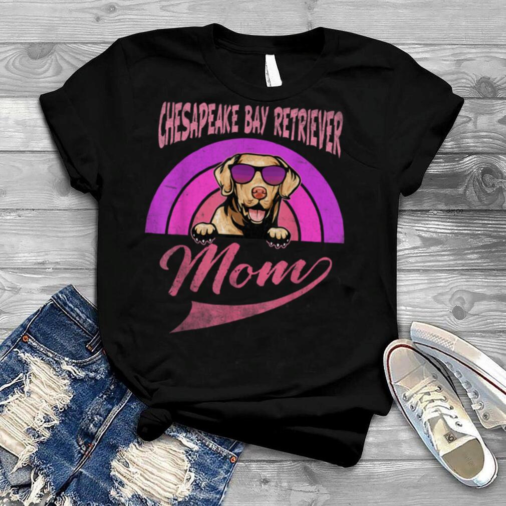 Vintage Chesapeake Bay Retriever Mom Mother's Day T Shirt