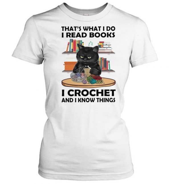 Black Cat thats what I do I read books i crochet and I know things  Classic Women's T-shirt